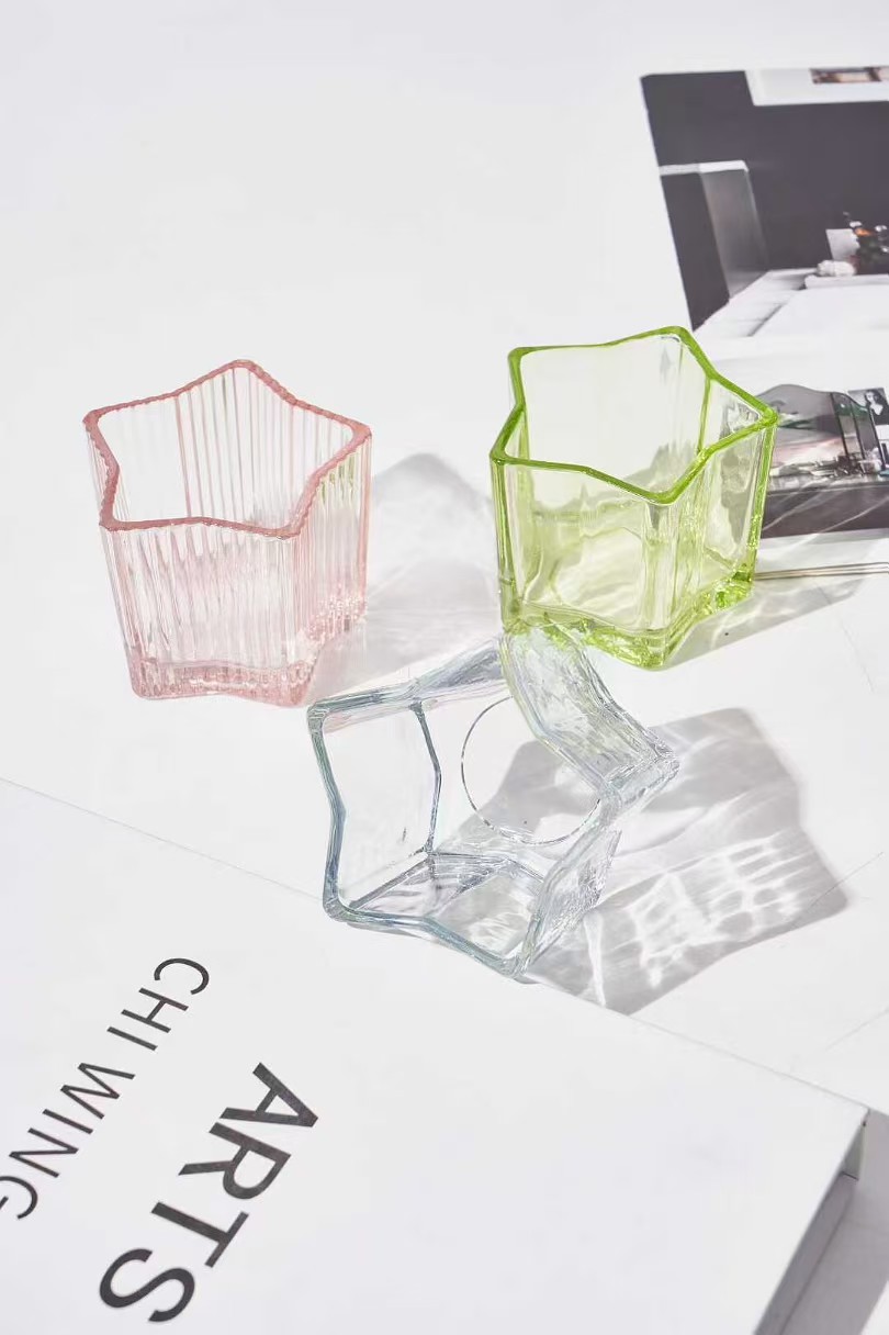 ຜູ້ຖືທຽນທີ່ມີຮູບຊົງດາວ ຜູ້ຖືທຽນທີ່ມີຮູບຊົງດາວ