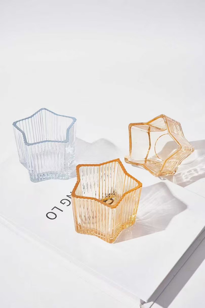 ຜູ້ຖືທຽນທີ່ມີຮູບຊົງດາວ