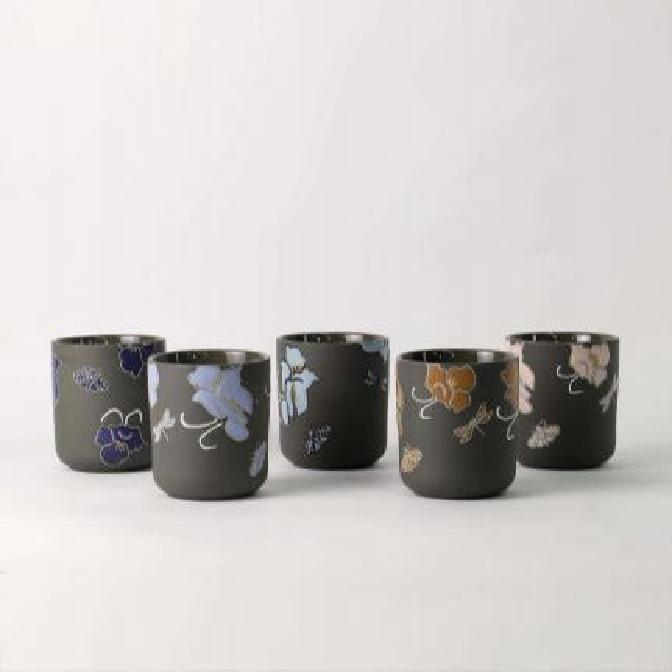 ເປັນຫຍັງບັນດານັກຂະຫນົມທີ່ມີດ້ວຍມືທີ່ມີການແຕ້ມດ້ວຍມືທີ່ເປັນເອກະລັກສະເພາະກາຍເປັນສະຖາບັນໃຫມ່ທີ່ຫນ້າສົນໃຈ?