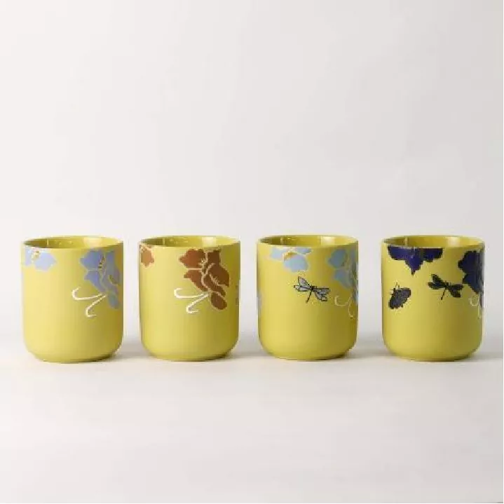 ການກະຊິບກະຊິບດອກໄມ້ທີ່ຖືກແຕ້ມດ້ວຍມືທີ່ຖືກແຕ້ມ