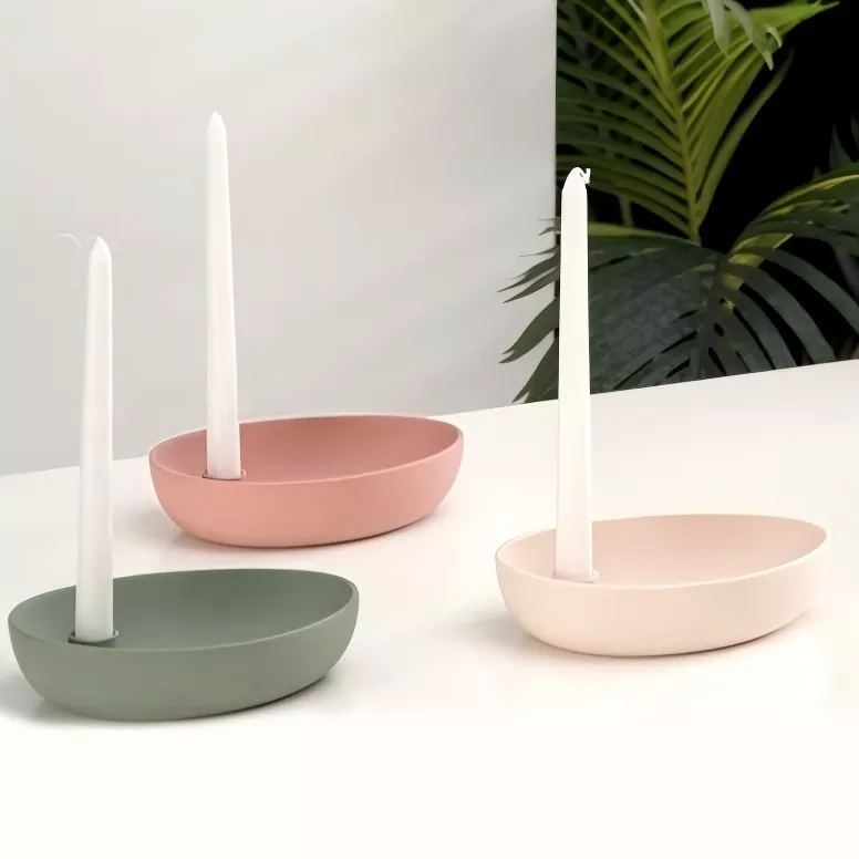 ຜູ້ຖືທຽນພາສາສະຫລາມທີ່ທັນສະໄຫມ