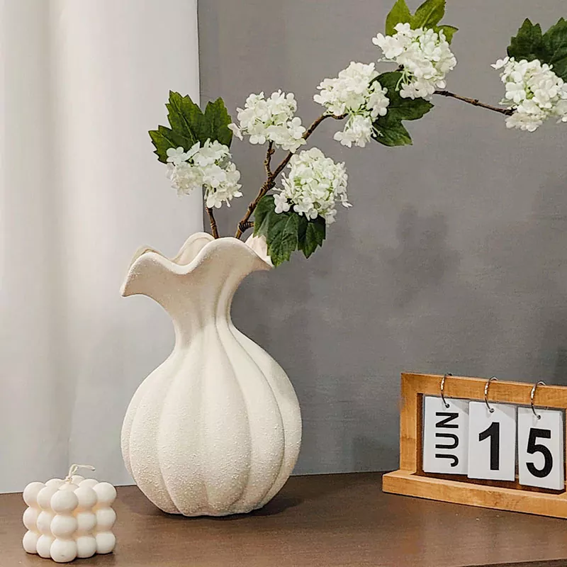 vase ceramic ທີ່ທັນສະໄຫມຕາມທໍາມະຊາດ