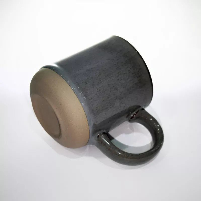 ແບບງ່າຍດາຍທີ່ທັນສະໄຫມ Ceramic Travel Mug ສີຂີ້ເຖົ່າ